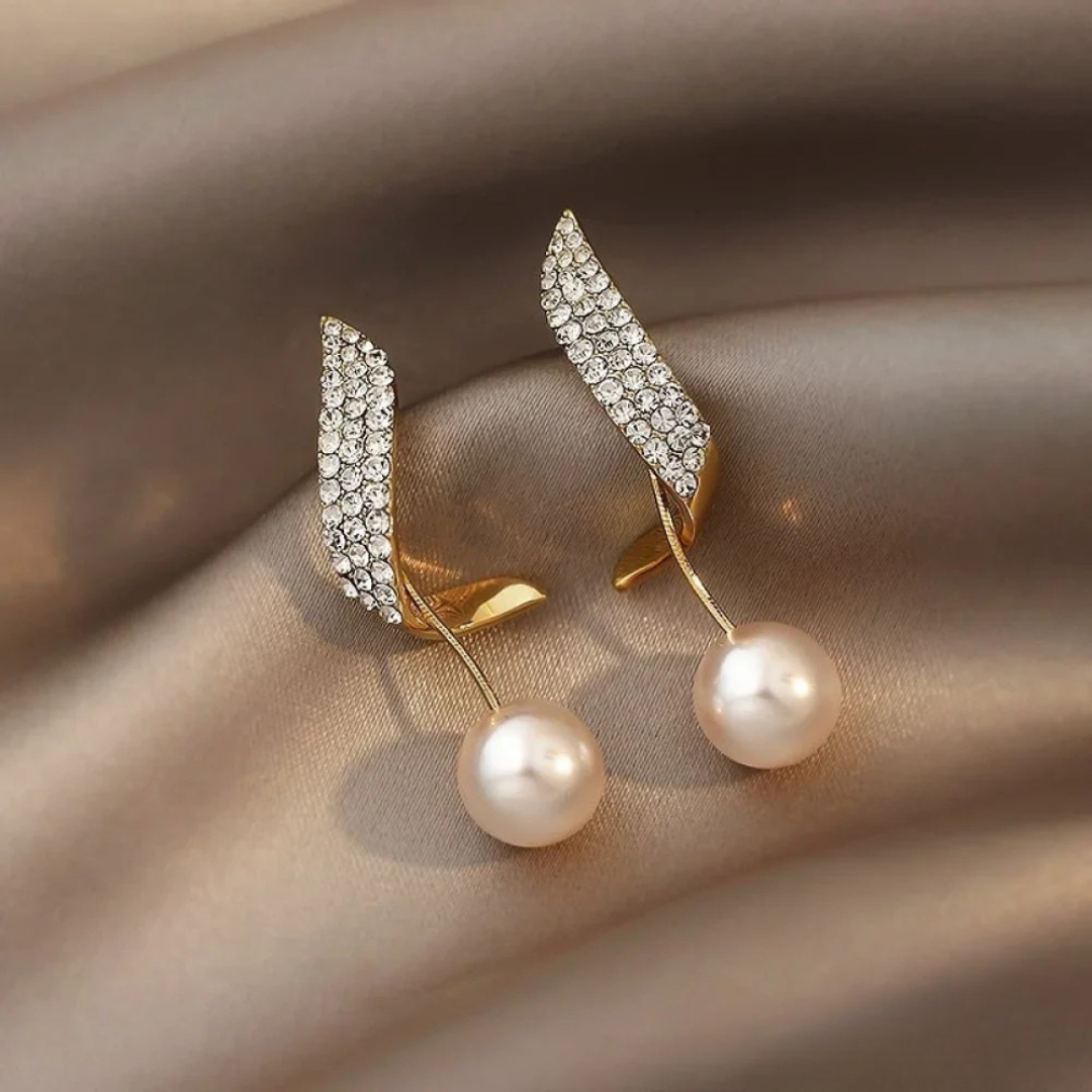 Orecchini pendenti chic in oro con perla