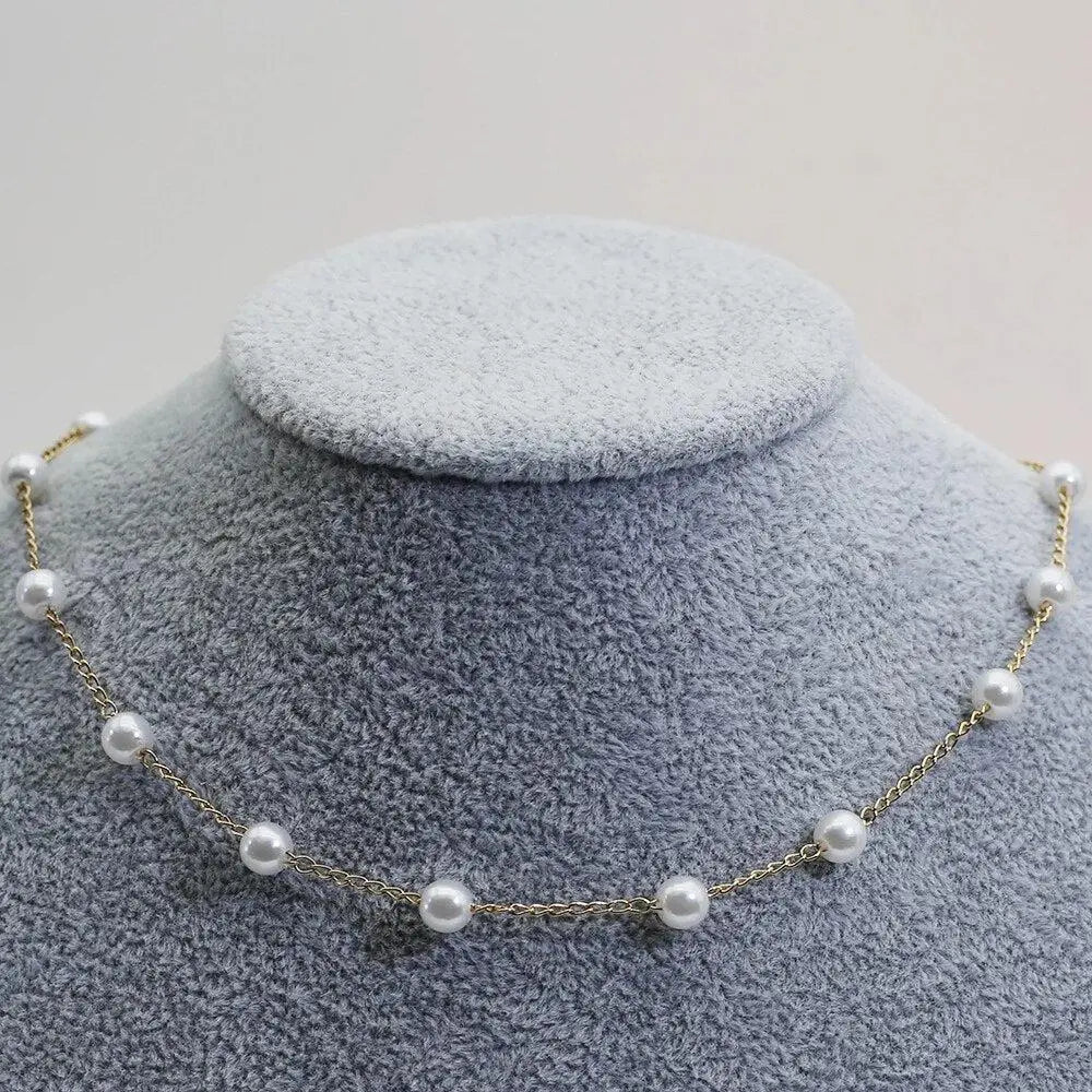 Collana elegante in oro con perle
