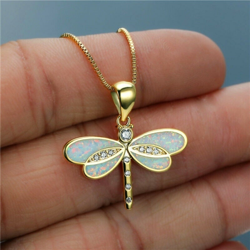 Collana con ciondolo a libellula in oro con dettaglio in opale