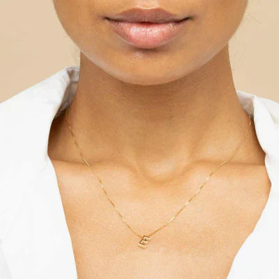 Collana con iniziale a lettera d’amore