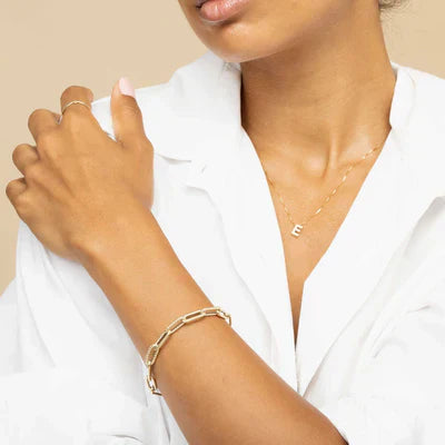 Collana con iniziale a lettera d’amore