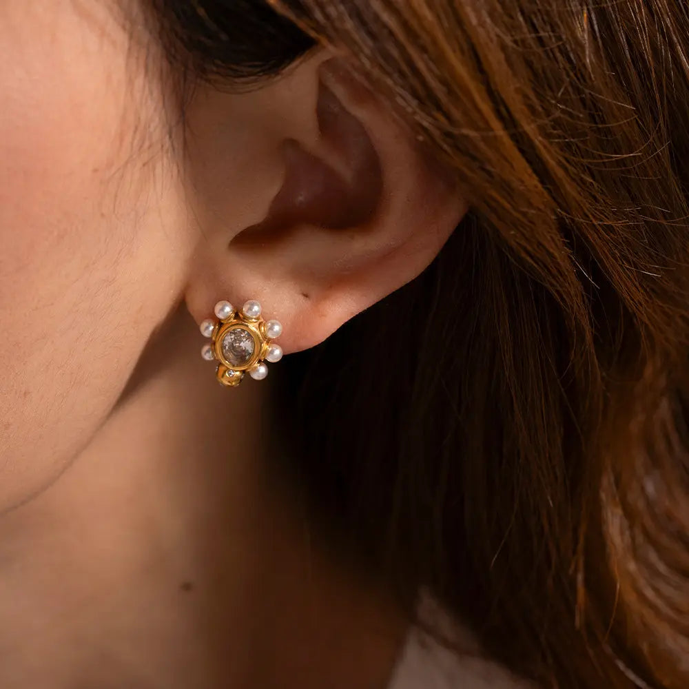 Orecchini sofisticati in oro con perla