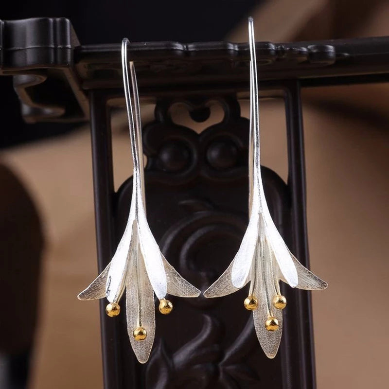 Orecchini eleganti a fiore in argento