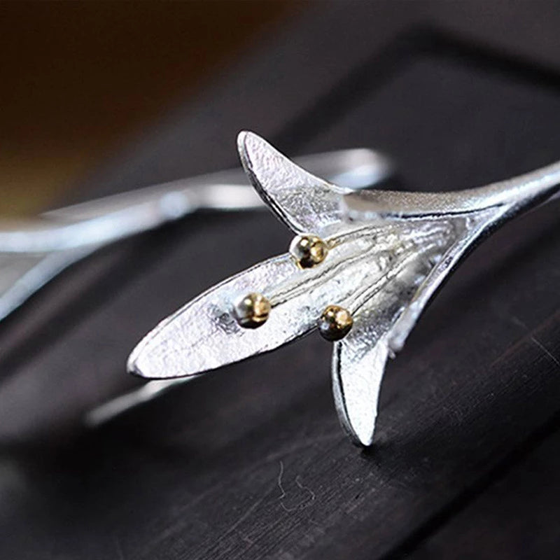 Orecchini eleganti a fiore in argento