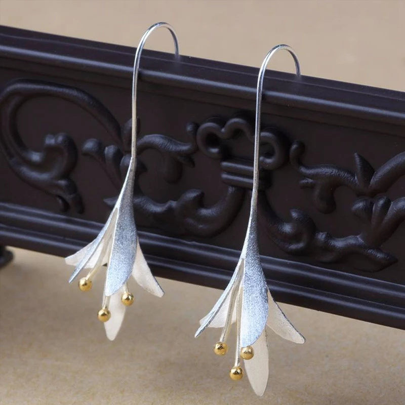 Orecchini eleganti a fiore in argento
