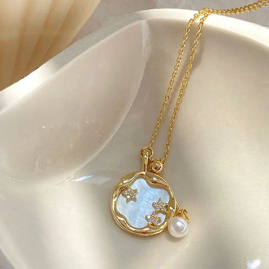 Collana in oro con pietra di luna e perla