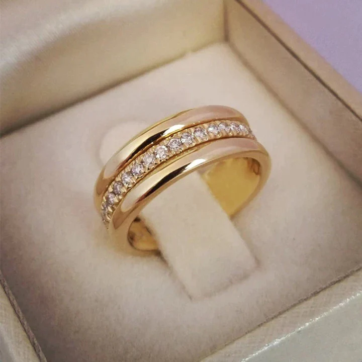 Anello vintage con zirconi incastonati