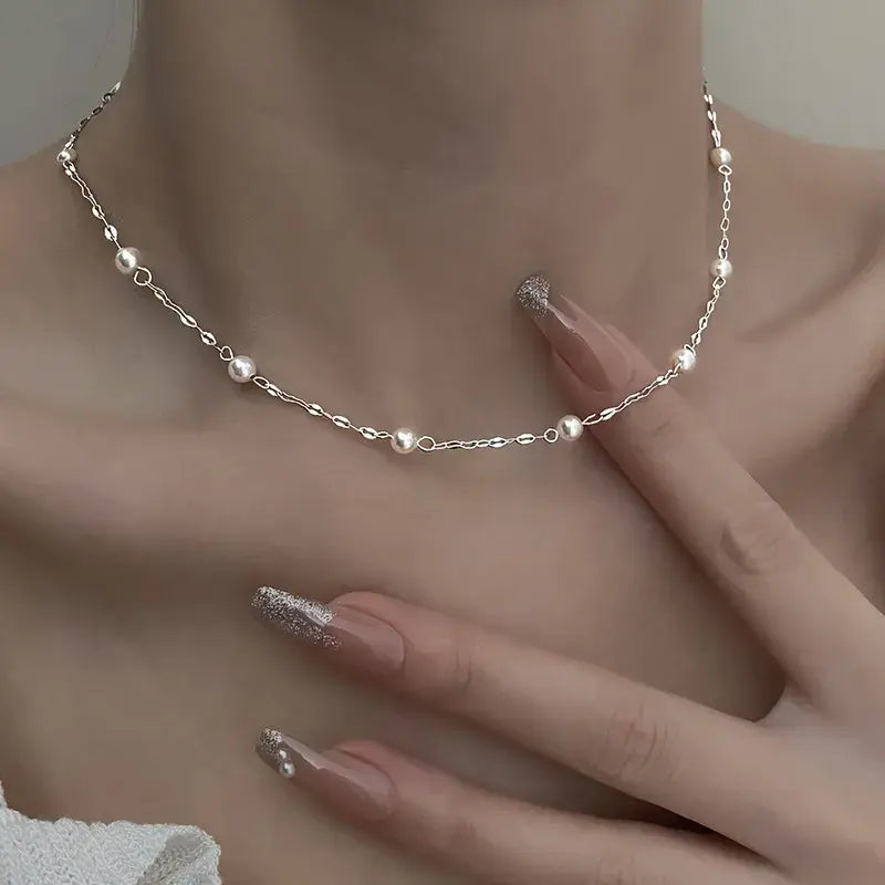 Collana elegante con perle lucenti