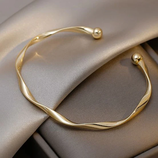 Bracciale elegante dorato