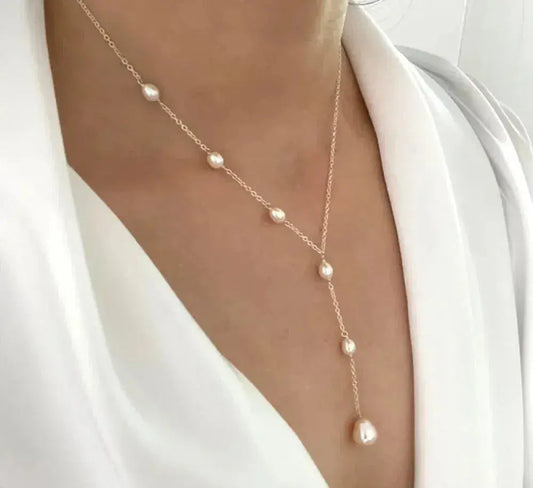 Collana elegante vintage con ciondolo e perle
