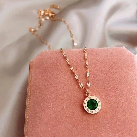 Collana in oro con orologio smeraldo