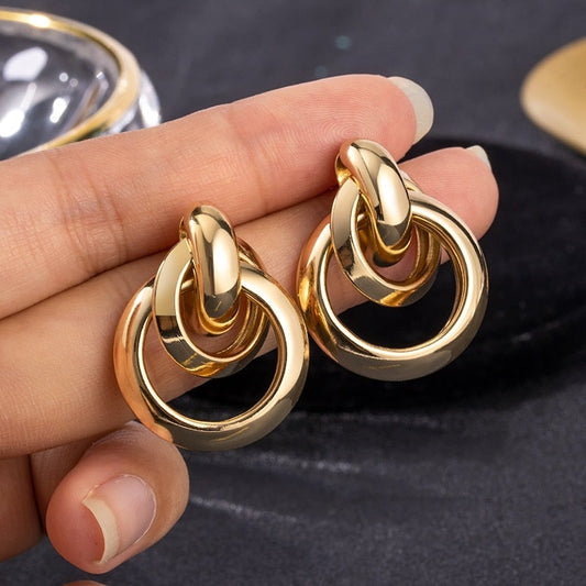 Orecchini a cerchio eleganti in oro