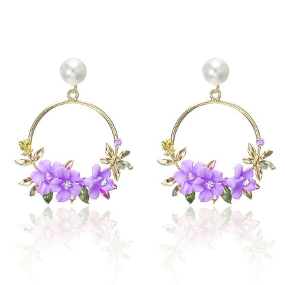 Orecchini eleganti in oro con fiore e perla