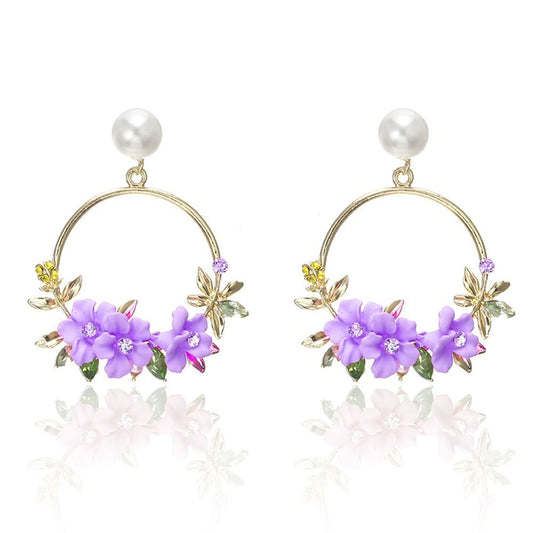 Orecchini eleganti in oro con fiore e perla