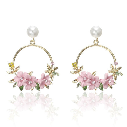 Orecchini eleganti in oro con fiore e perla