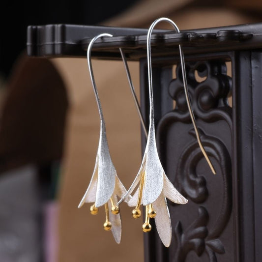 Orecchini eleganti a fiore in argento