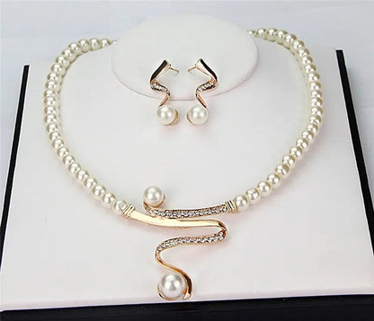 Set di gioielli con perle naturali: collana e orecchini