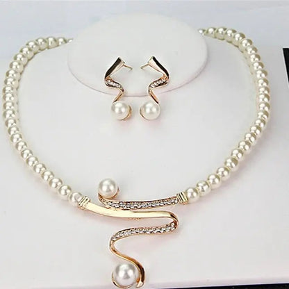 Set di gioielli con perle naturali: collana e orecchini