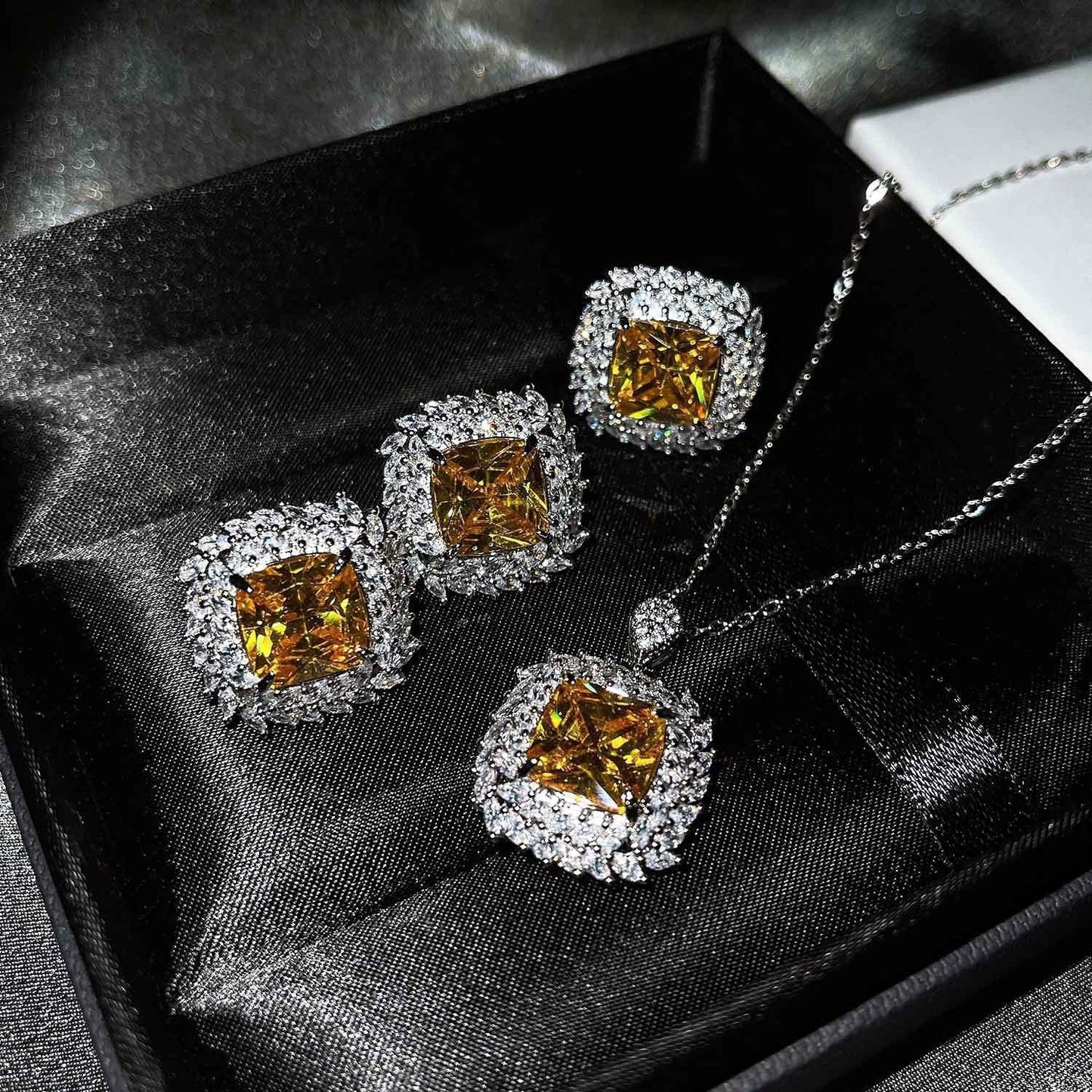 Caelith Verdane Yellow Set | White Gold