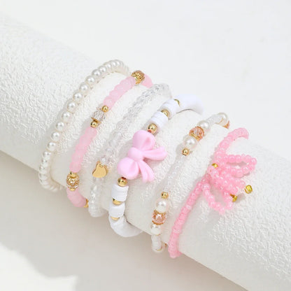Set di bracciali con perle e fiocco dell’amore