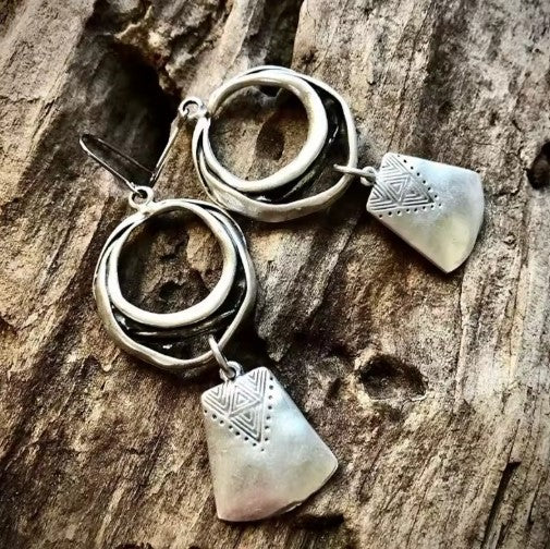 Orecchini pendenti vintage in argento con quadrato sospeso