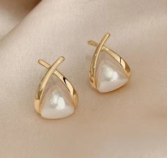 Orecchini Pendenti Vintage con Croce, Triangolo e Perla