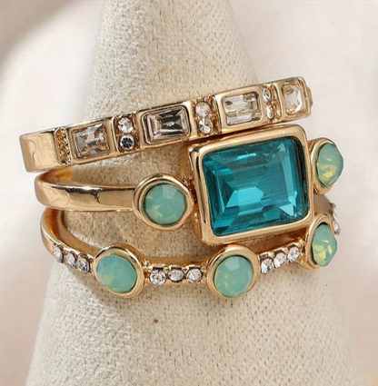 Collezione di anelli classici vintage con cristalli