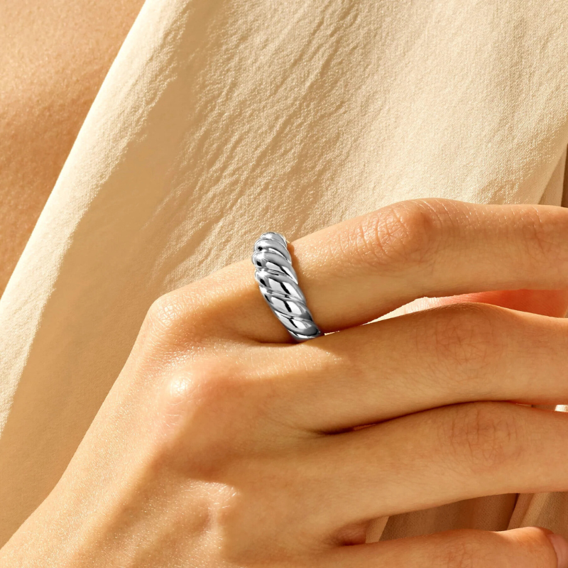 Croissant Ring | White Gold