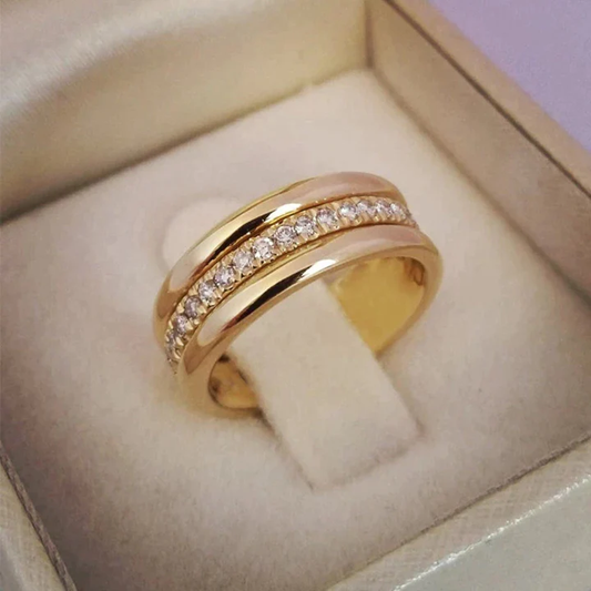 Anello vintage con zirconi incastonati