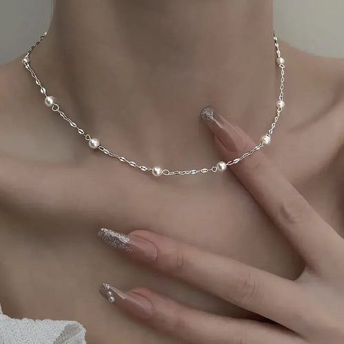 Collana elegante con perle lucenti