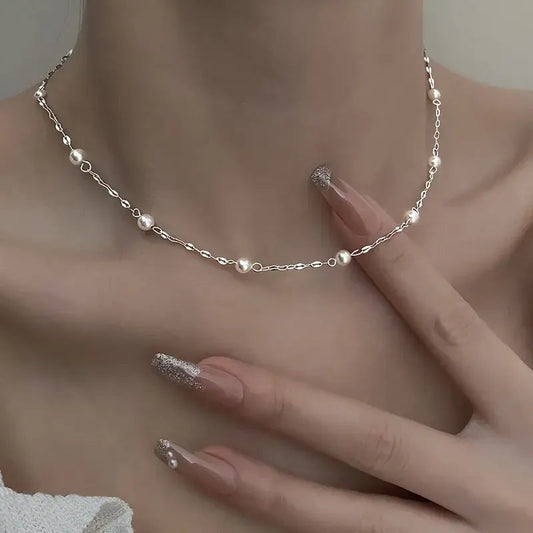 Collana elegante con perle lucenti