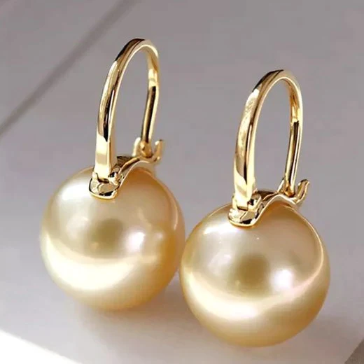 Orecchini eleganti dorati con perla