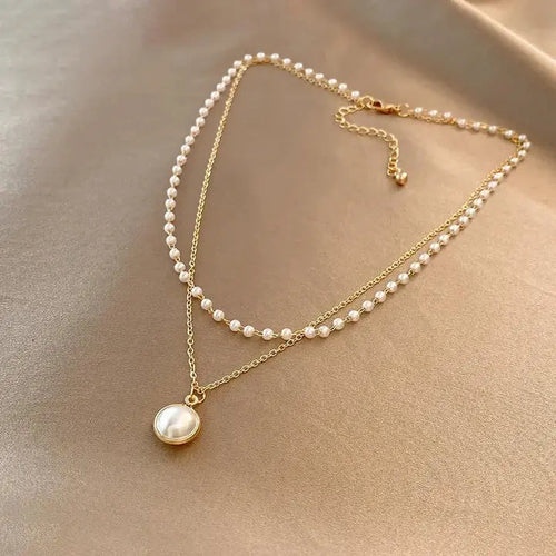 Collana elegante in oro con perle