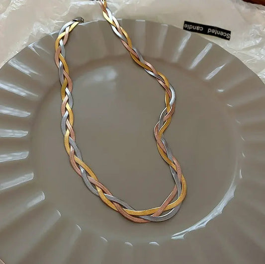 Collana chic in oro e argento elegante