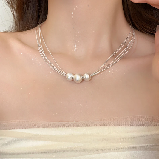 Collana elegante a strati con perle bianche