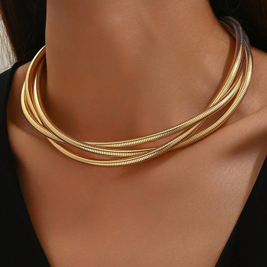 Collana dorata vintage a strati senza tempo